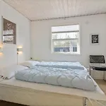 Emilia - 1-8km From The Sea By Interhome *