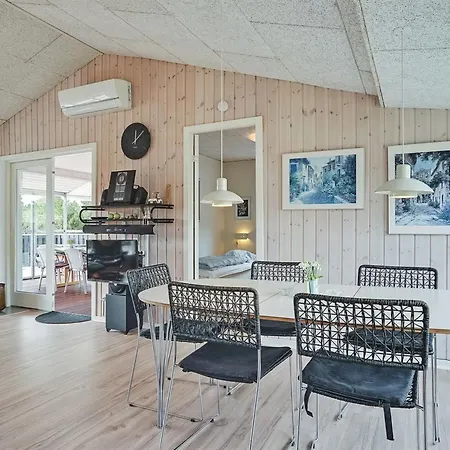 Holiday home Emilia *