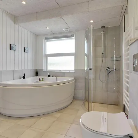 Emilia - 1-8km From The Sea By Interhome