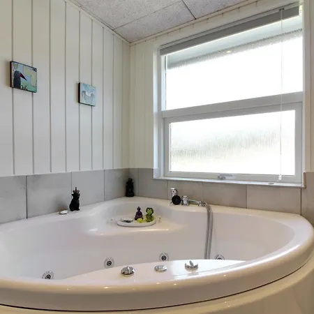 Emilia - 1-8km From The Sea By Interhome *