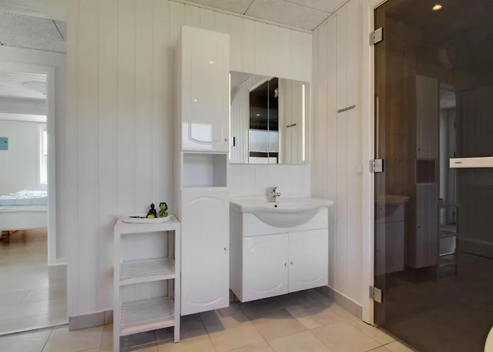 Prázdninový dům Emilia - 1-8km From The Sea By Interhome *