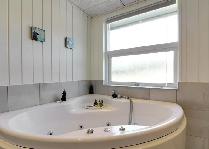 Emilia - 1-8km From The Sea By Interhome *