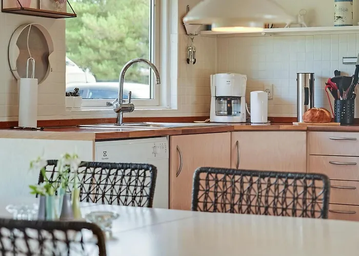 Emilia - 1-8km From The Sea By Interhome Feriehus *