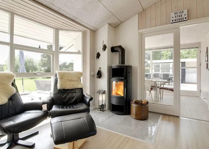 Emilia - 1-8km From The Sea By Interhome Feriehus